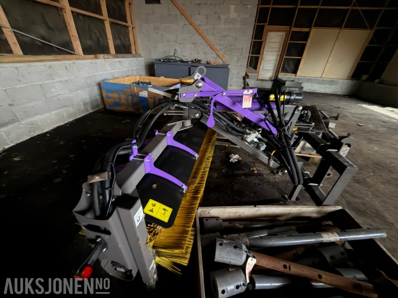 2024 Holms SL200 Kost med styring - Udstyr for Entreprenørmaskin: billede 1 2024 Holms SL200 Kost med styring - Udstyr for Entreprenørmaskin: billede 1