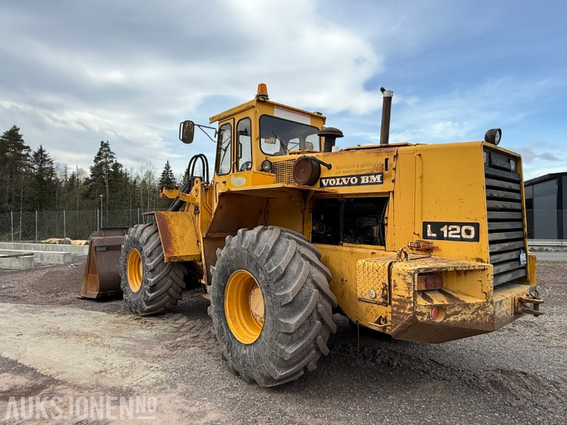 Volvo L120 Hjullaster - 4x4 - Gjerstad 2900L skuff - Nylig byttet dekk - Vekt montert - Gummihjulslæsser: billede 4 Volvo L120 Hjullaster - 4x4 - Gjerstad 2900L skuff - Nylig byttet dekk - Vekt montert - Gummihjulslæsser: billede 4