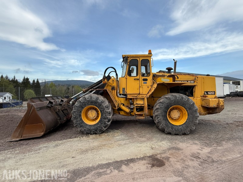 Volvo L120 Hjullaster - 4x4 - Gjerstad 2900L skuff - Nylig byttet dekk - Vekt montert - Gummihjulslæsser: billede 3 Volvo L120 Hjullaster - 4x4 - Gjerstad 2900L skuff - Nylig byttet dekk - Vekt montert - Gummihjulslæsser: billede 3