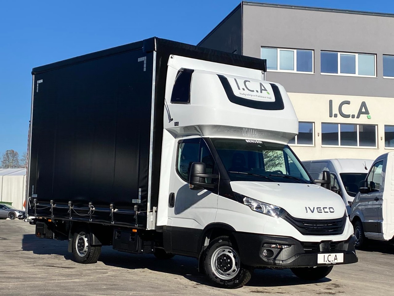 IVECO DAILY 35S18HP D30C | PRITSCHE PLANE + SCHLAFKABINE + LADERAMPE - Varebil med presenning: billede 1 IVECO DAILY 35S18HP D30C | PRITSCHE PLANE + SCHLAFKABINE + LADERAMPE - Varebil med presenning: billede 1
