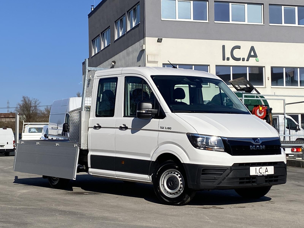 MAN TGE 3.180 DOKA 1+6 3640MM | OFFENE PRITSCHE + ALU KOFFER AUF DER PRITSCHE - Ladbil: billede 4 MAN TGE 3.180 DOKA 1+6 3640MM | OFFENE PRITSCHE + ALU KOFFER AUF DER PRITSCHE - Ladbil: billede 4