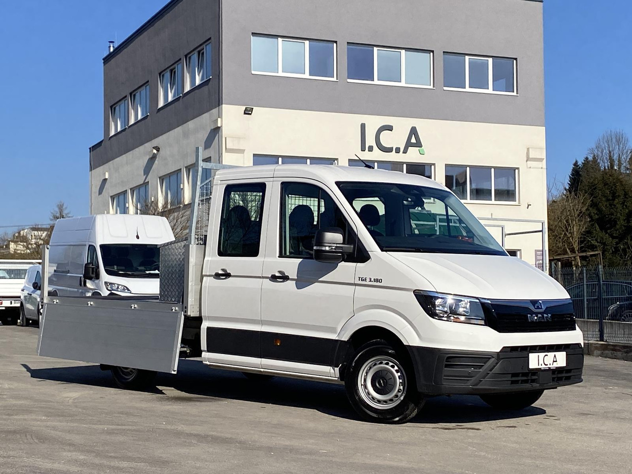 MAN TGE 3.180 DOKA 1+6 3640MM | OFFENE PRITSCHE + ALU KOFFER AUF DER PRITSCHE - Ladbil: billede 2 MAN TGE 3.180 DOKA 1+6 3640MM | OFFENE PRITSCHE + ALU KOFFER AUF DER PRITSCHE - Ladbil: billede 2