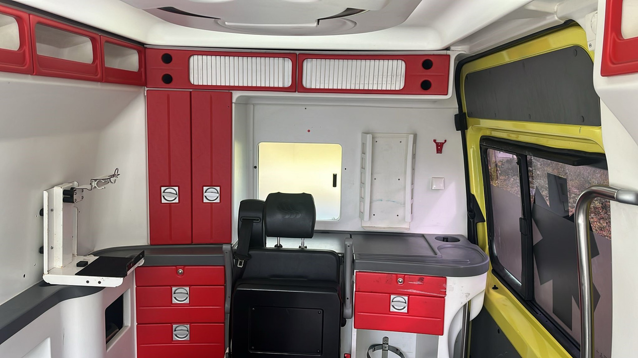 Mercedes Benz AMBULANCE Lot of 10 units Sprinter 313 CDI Automatic - Utility/ Speciel maskine: billede 4 Mercedes Benz AMBULANCE Lot of 10 units Sprinter 313 CDI Automatic - Utility/ Speciel maskine: billede 4