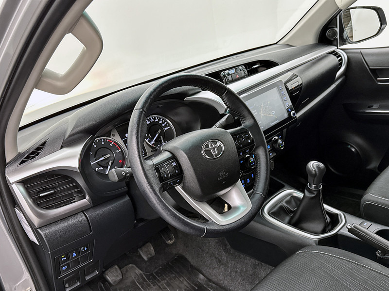 Toyota Hilux 2.4 D-4D Xtra Cab Professional Toneau cover 4x4 3.5t trekhaak Navigatie Stoelverwarming - Pickup: billede 4 Toyota Hilux 2.4 D-4D Xtra Cab Professional Toneau cover 4x4 3.5t trekhaak Navigatie Stoelverwarming - Pickup: billede 4