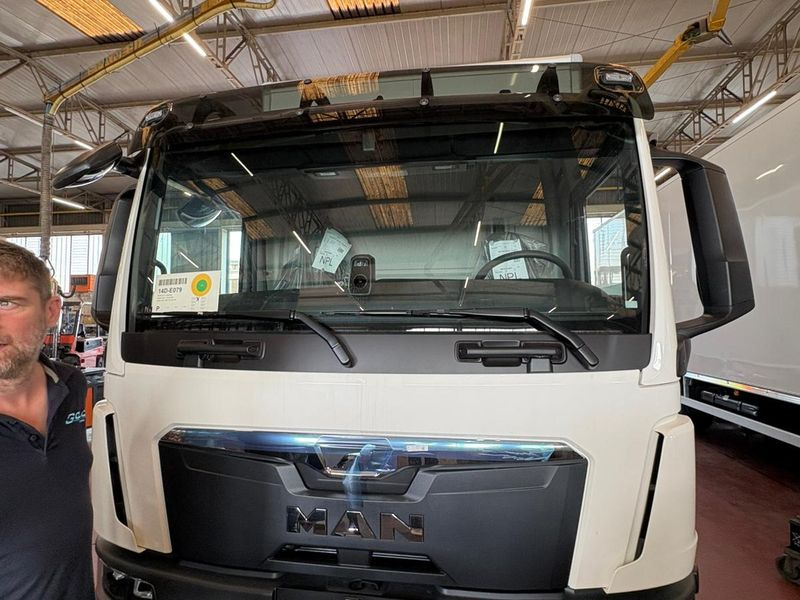 CUBO CON PEDANA 4x2 250hp MAN TGL 12.250 4x2 BL CH - Lastbil varevogn: billede 3 CUBO CON PEDANA 4x2 250hp MAN TGL 12.250 4x2 BL CH - Lastbil varevogn: billede 3