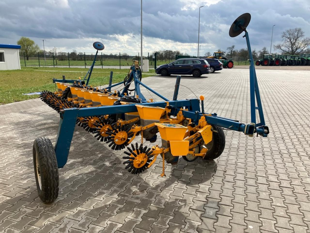 Kleine RÜBENDRILLMASCHINE KLEINE UNICORN - Præcisionssåmaskine: billede 4 Kleine RÜBENDRILLMASCHINE KLEINE UNICORN - Præcisionssåmaskine: billede 4