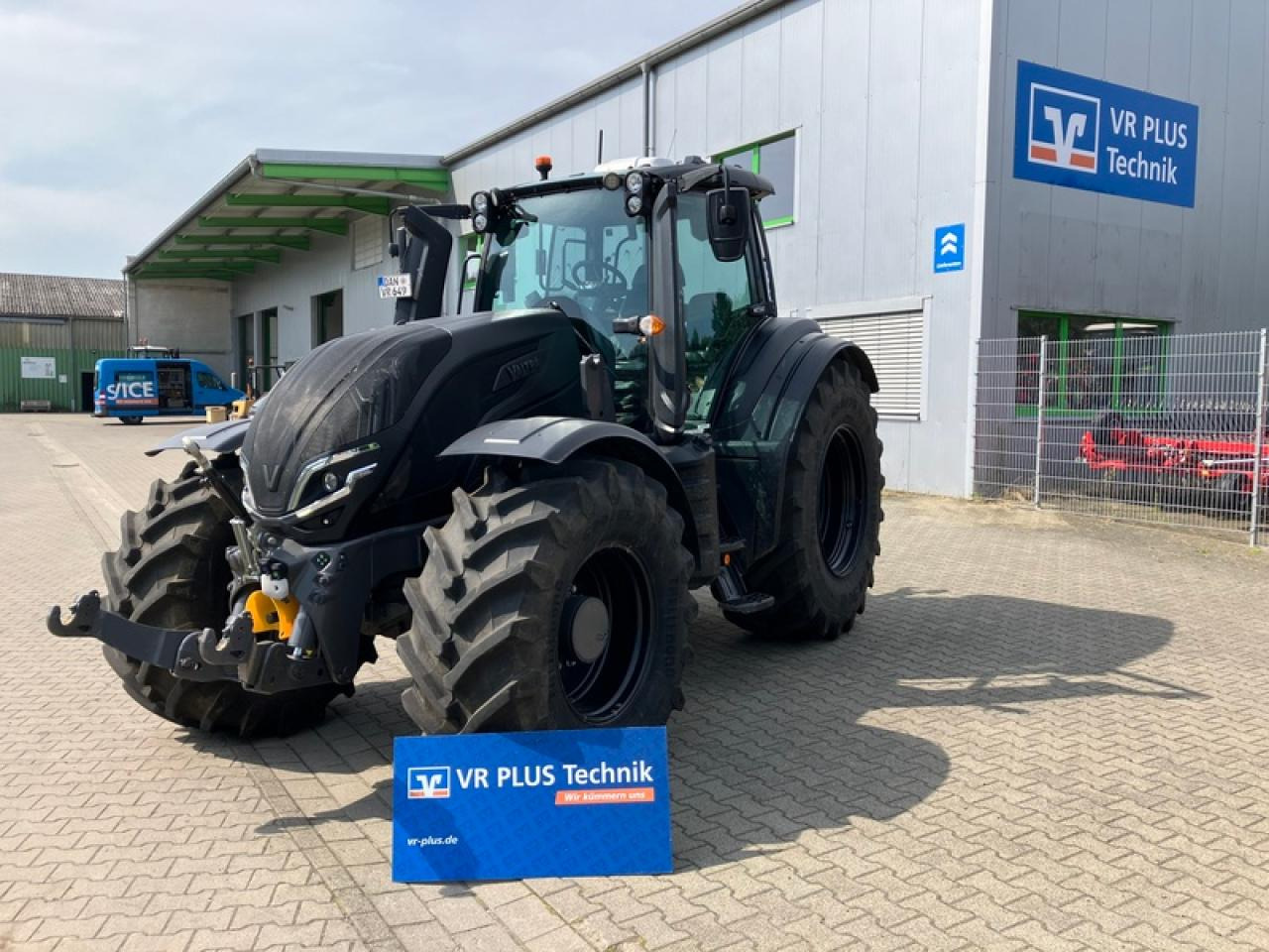 Valtra T195 V BLACK MATT EDITAKTION - Traktor: billede 1 Valtra T195 V BLACK MATT EDITAKTION - Traktor: billede 1