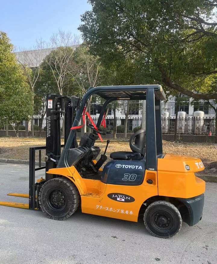 Toyota 7FD30 - Diesel gaffeltruck: billede 2 Toyota 7FD30 - Diesel gaffeltruck: billede 2