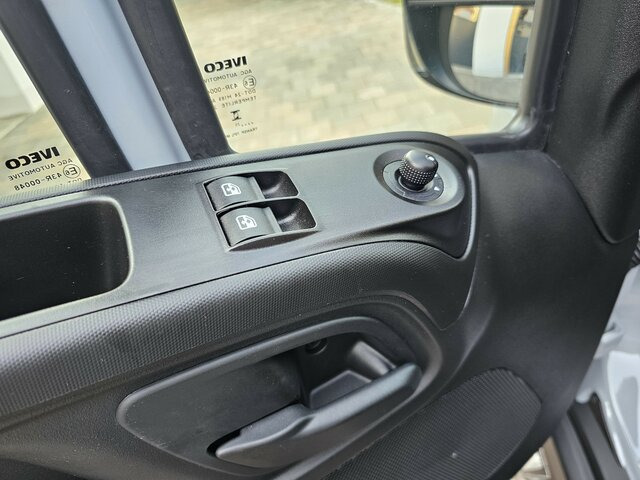 IVECO Daily 35S18HA8V DOKA Hi-Matic 12m³ 2xSchiebetür... - Varevogn, Mandskabsbil: billede 2 IVECO Daily 35S18HA8V DOKA Hi-Matic 12m³ 2xSchiebetür... - Varevogn, Mandskabsbil: billede 2