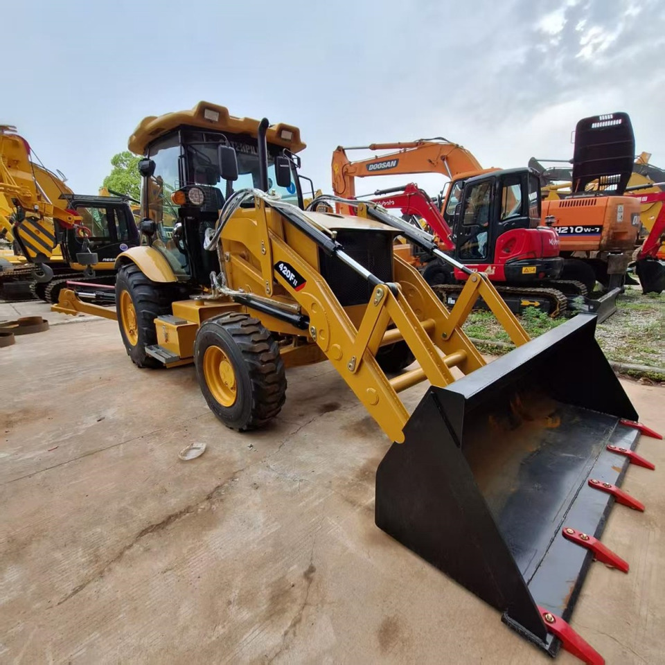 CAT 420F Backhoe Loader - Gravelæssemaskine: billede 2 CAT 420F Backhoe Loader - Gravelæssemaskine: billede 2