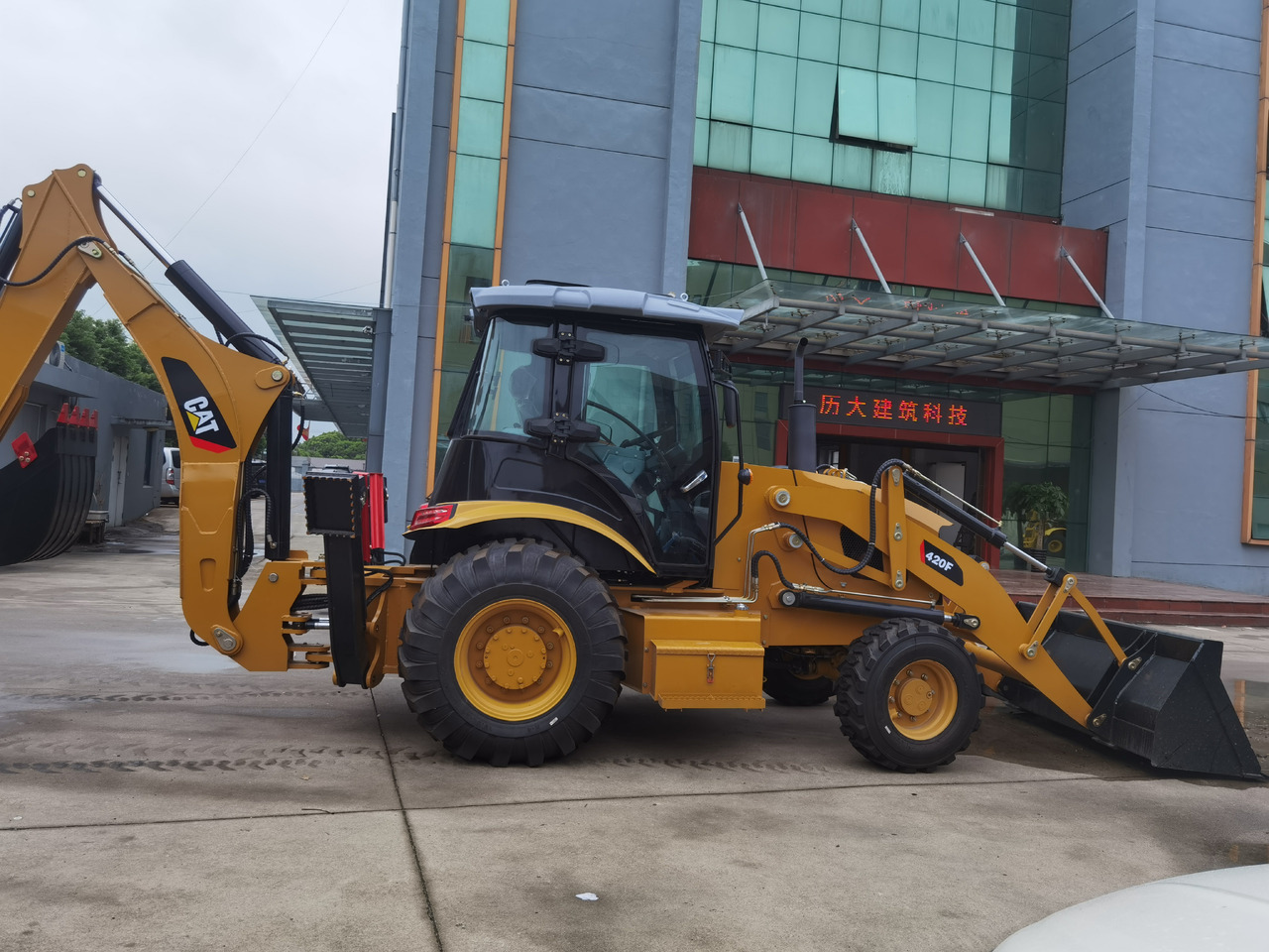 CAT 420F Backhoe Loader - Gravelæssemaskine: billede 4 CAT 420F Backhoe Loader - Gravelæssemaskine: billede 4
