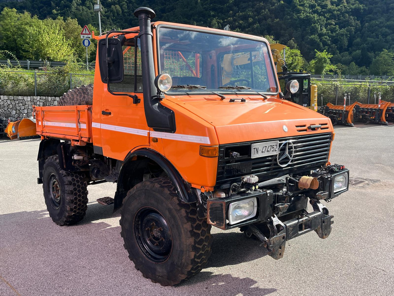 MERCEDES BENZ UNIMOG U1200 – 70 - Tipvogn lastbil: billede 4 MERCEDES BENZ UNIMOG U1200 – 70 - Tipvogn lastbil: billede 4
