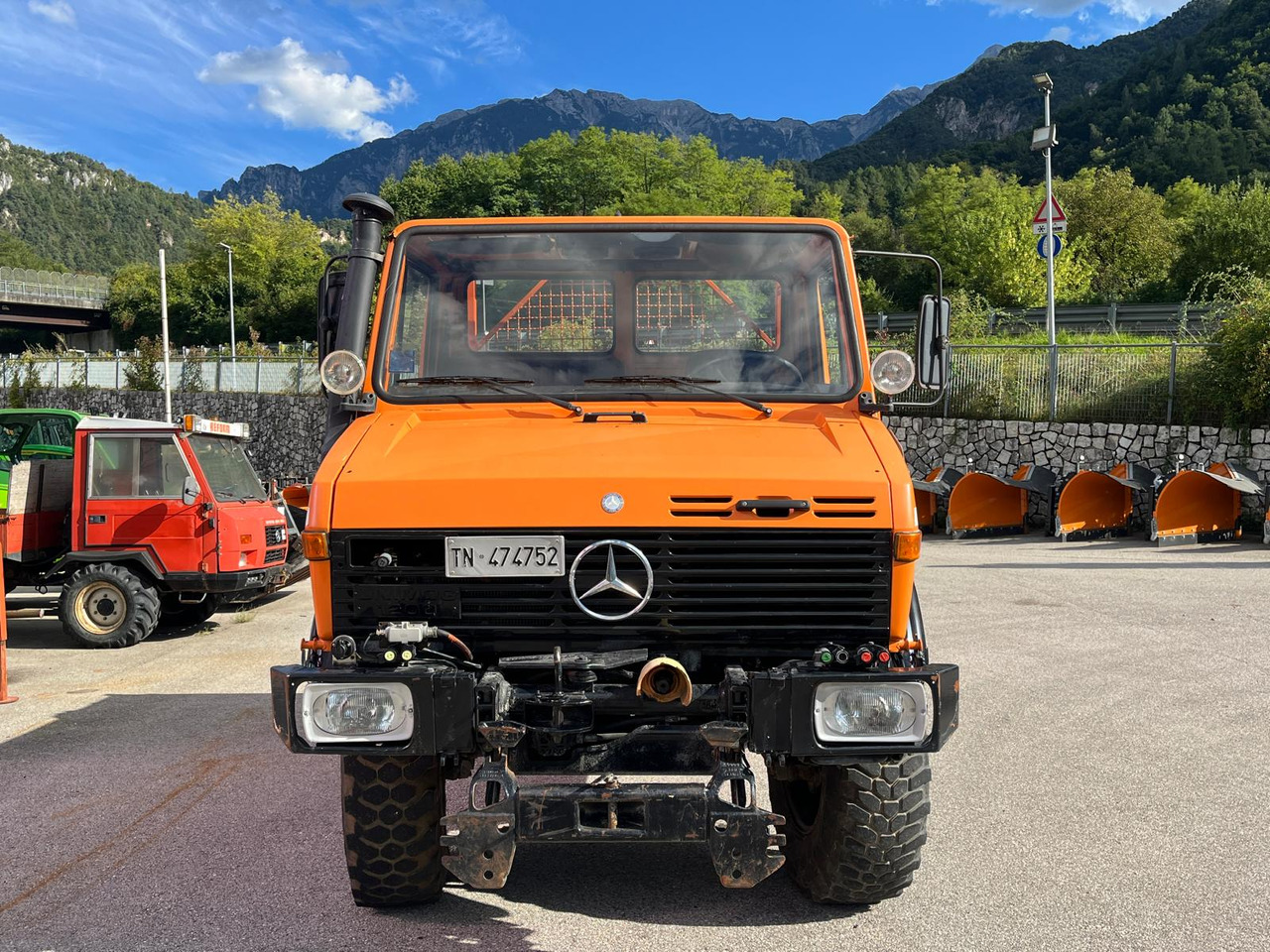 MERCEDES BENZ UNIMOG U1200 – 70 - Tipvogn lastbil: billede 3 MERCEDES BENZ UNIMOG U1200 – 70 - Tipvogn lastbil: billede 3