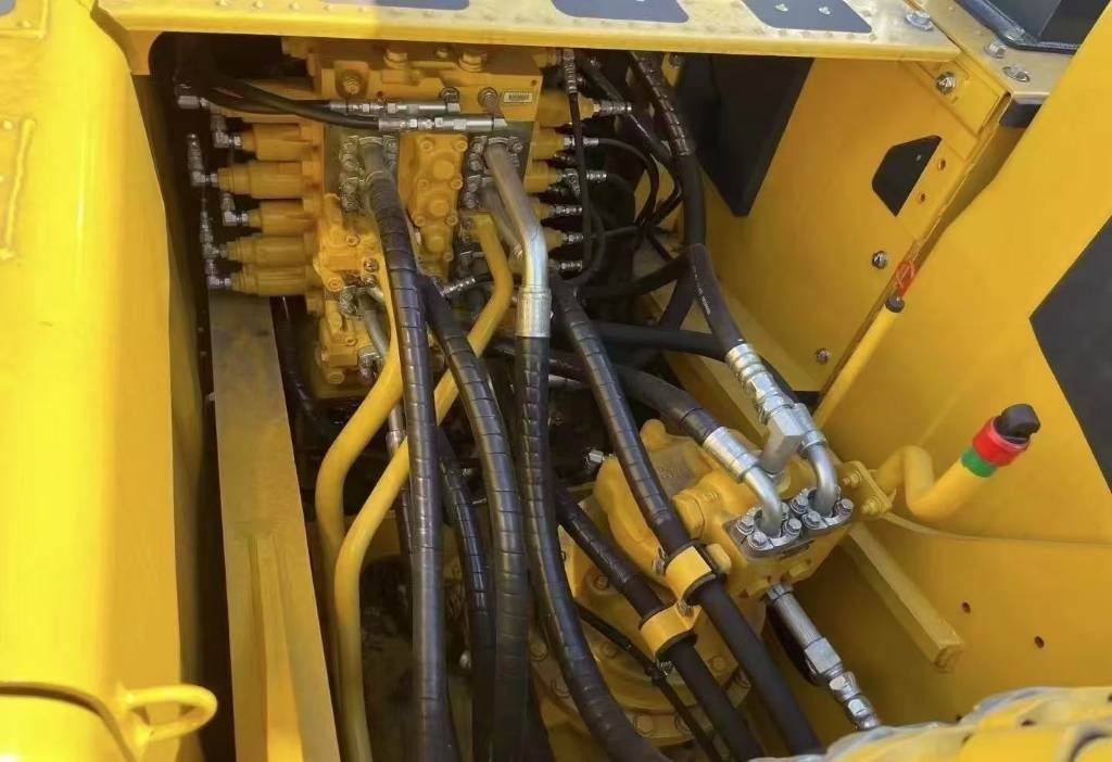 Komatsu PC 200-8 - Bæltegravemaskine: billede 3 Komatsu PC 200-8 - Bæltegravemaskine: billede 3