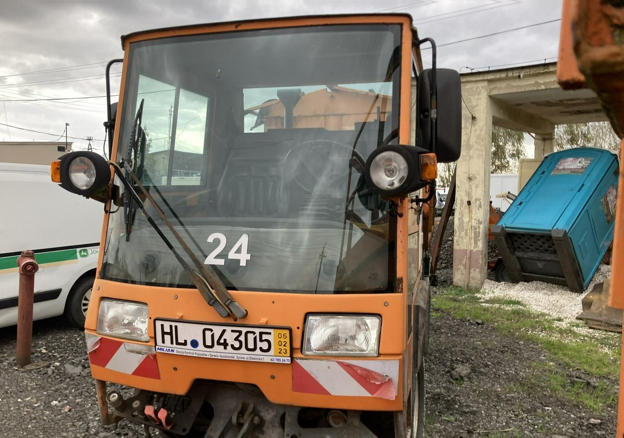 Inna Inny Hansa 4X4 pług posypywarka wywrotka - Snerydningsmaskine: billede 4 Inna Inny Hansa 4X4 pług posypywarka wywrotka - Snerydningsmaskine: billede 4
