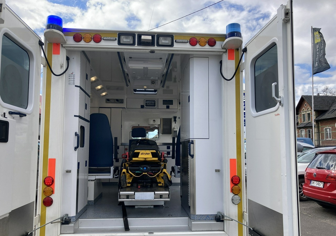 Mercedes-Benz Sprinter Sprinter 519 Karetka 4X4 Ambulans MODEL 2017 - Ambulance: billede 2 Mercedes-Benz Sprinter Sprinter 519 Karetka 4X4 Ambulans MODEL 2017 - Ambulance: billede 2