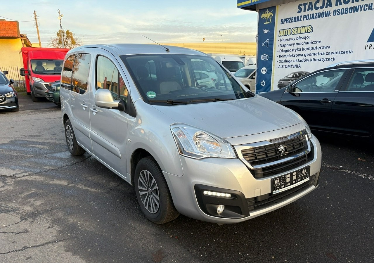 Peugeot Partner II Partner Tepee 1.6 HDI 120KM Family Klimatronik 2xDrzwi 2016 - Stationcar: billede 2 Peugeot Partner II Partner Tepee 1.6 HDI 120KM Family Klimatronik 2xDrzwi 2016 - Stationcar: billede 2