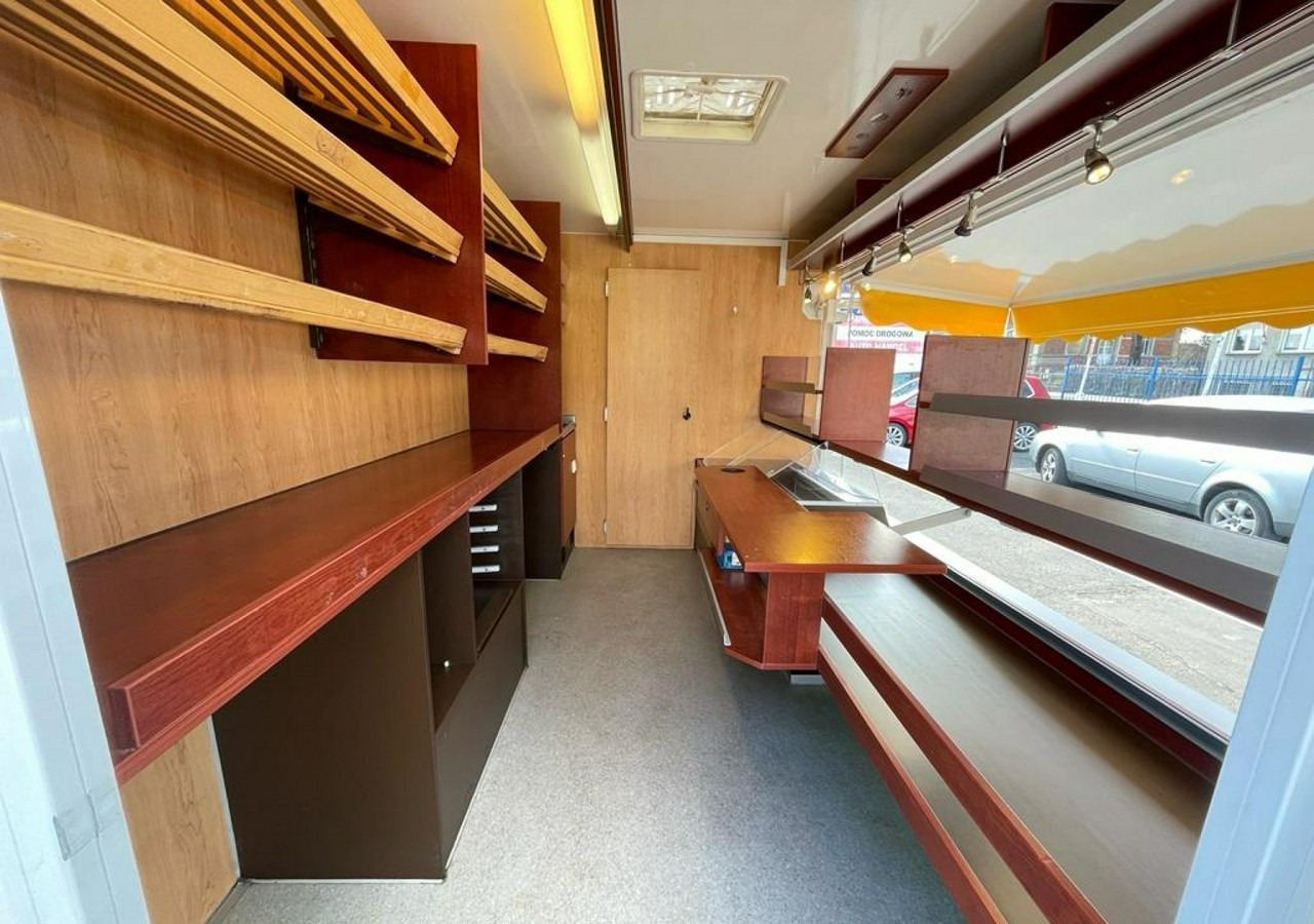 Fødevarer lastbil Renault Master Autosklep Sklep pieczywa Gastronomiczny Food Truck Foodtruck 2015: billede 9 Fødevarer lastbil Renault Master Autosklep Sklep pieczywa Gastronomiczny Food Truck Foodtruck 2015: billede 9