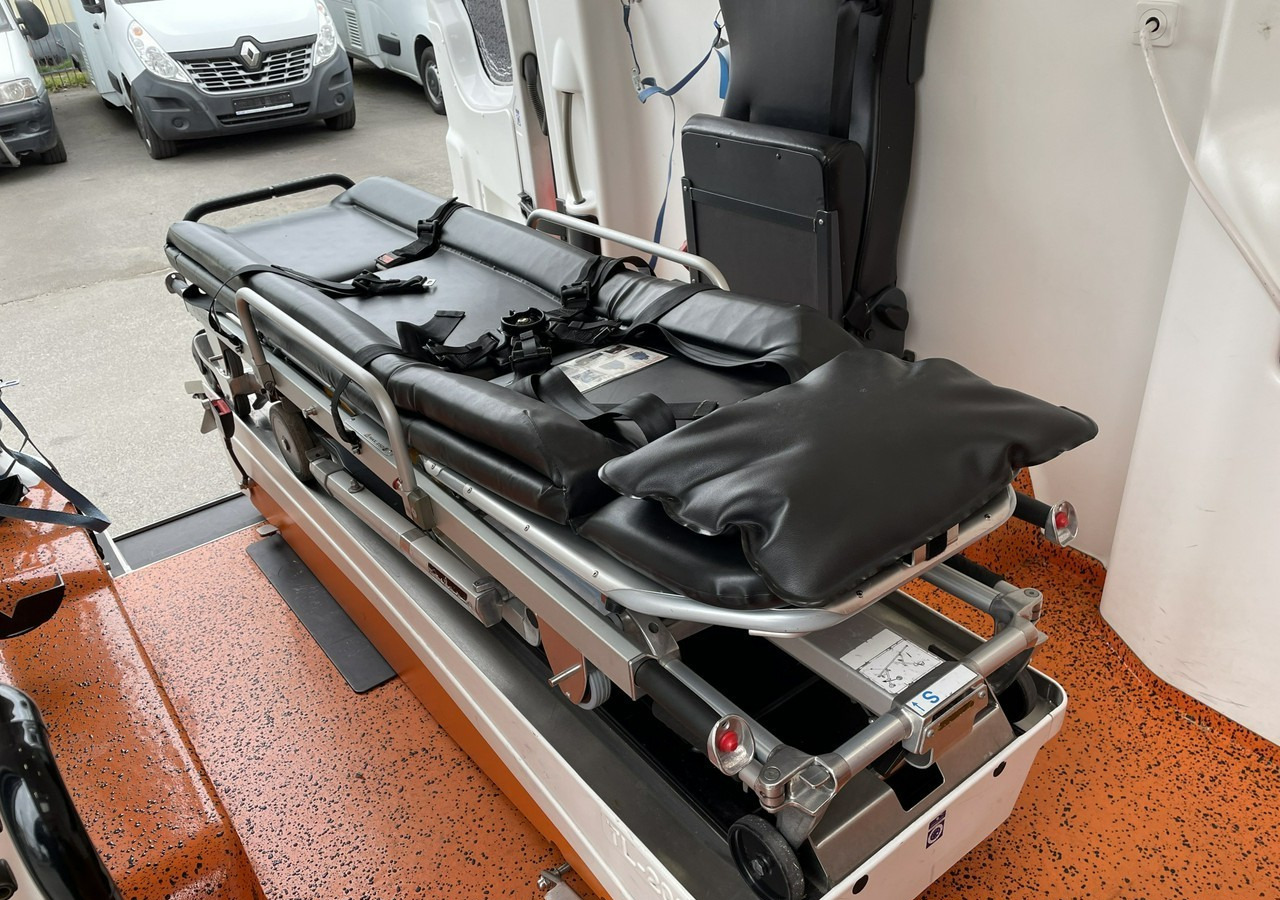 Volkswagen Crafter Crafter 2.0-163KM Karetka Ambulans Wyposażony Model 2016 - Ambulance: billede 4 Volkswagen Crafter Crafter 2.0-163KM Karetka Ambulans Wyposażony Model 2016 - Ambulance: billede 4