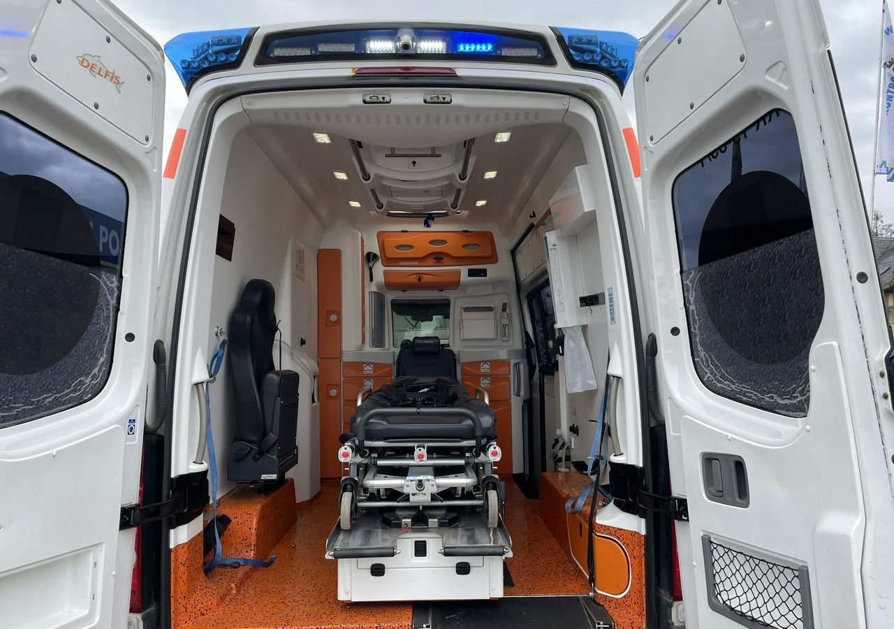 Volkswagen Crafter Crafter 2.0-163KM Karetka Ambulans Wyposażony Model 2016 - Ambulance: billede 3 Volkswagen Crafter Crafter 2.0-163KM Karetka Ambulans Wyposażony Model 2016 - Ambulance: billede 3