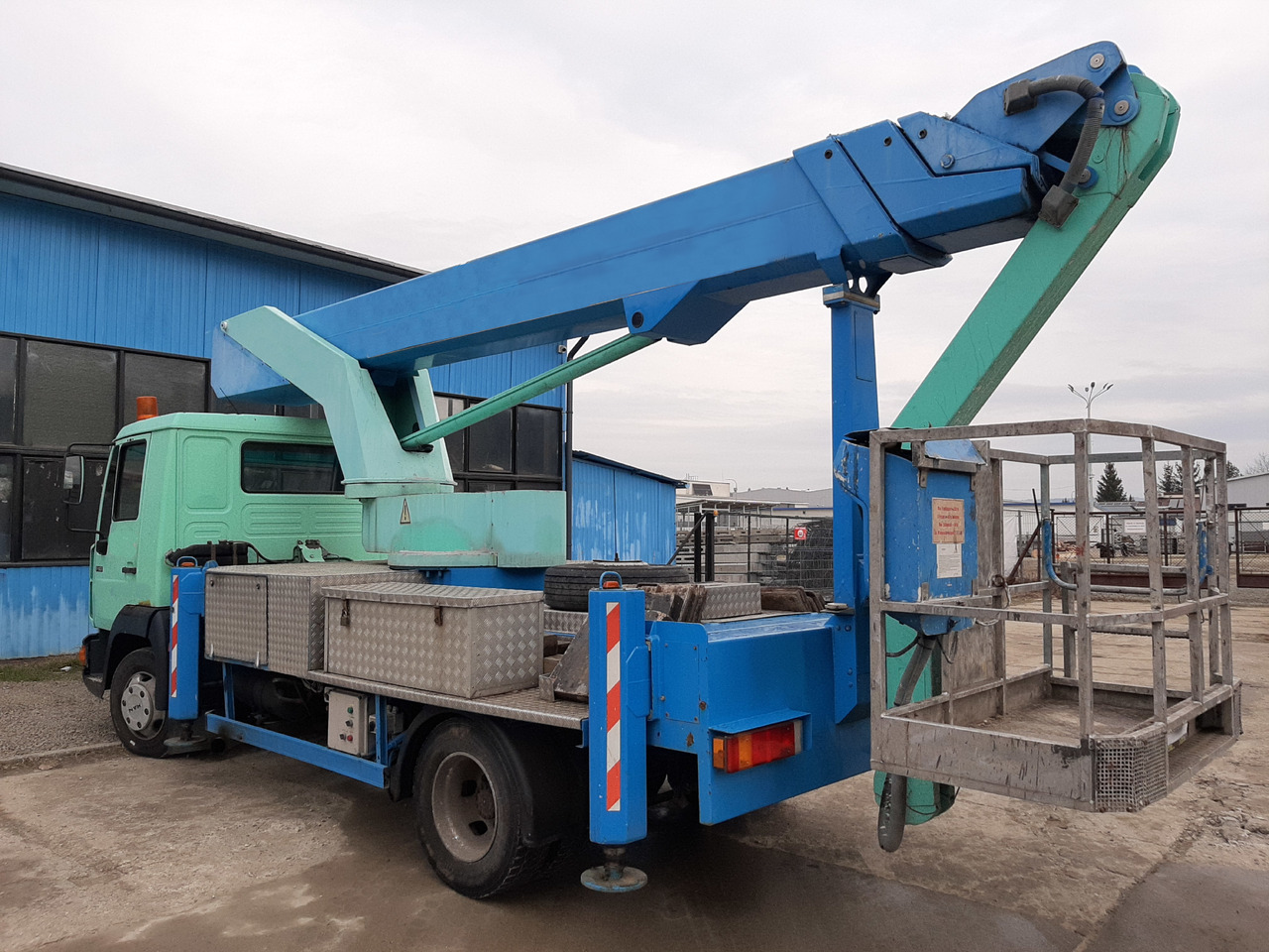 MAN BISON TKA30 - Lastbil med mandskabslift: billede 3 MAN BISON TKA30 - Lastbil med mandskabslift: billede 3