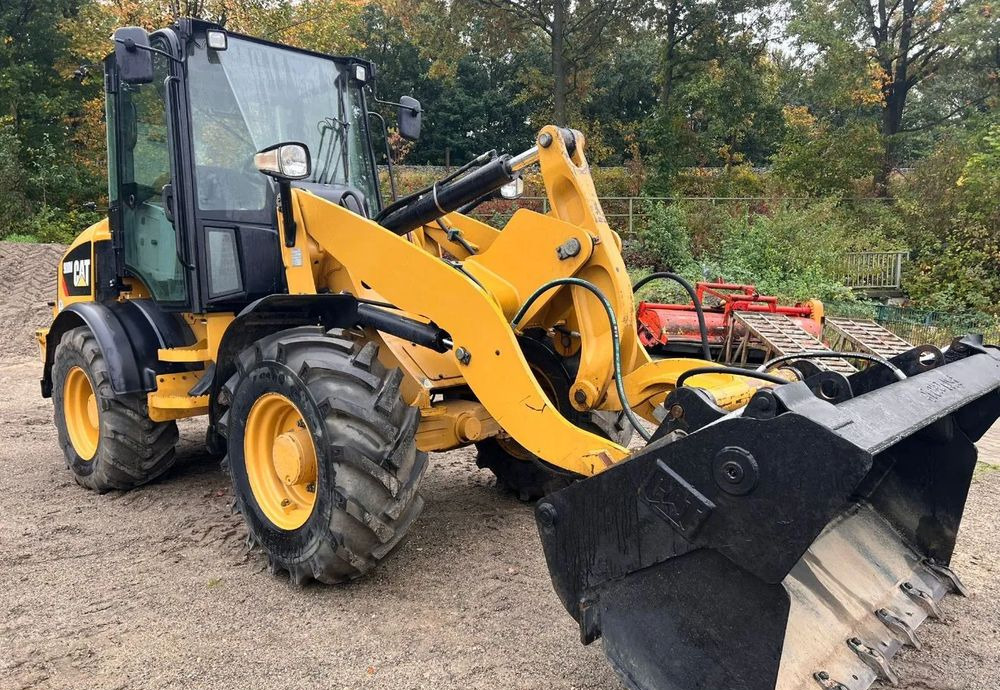 Caterpillar CAT 908M / SPROWADZONA / ŁYŻKA SZCZĘKA + WIDŁY / / 2017R / W ORGINALE / Z NIEMIEC / 1 WŁAŚCICIEL/ - Gummihjulslæsser: billede 2 Caterpillar CAT 908M / SPROWADZONA / ŁYŻKA SZCZĘKA + WIDŁY / / 2017R / W ORGINALE / Z NIEMIEC / 1 WŁAŚCICIEL/ - Gummihjulslæsser: billede 2