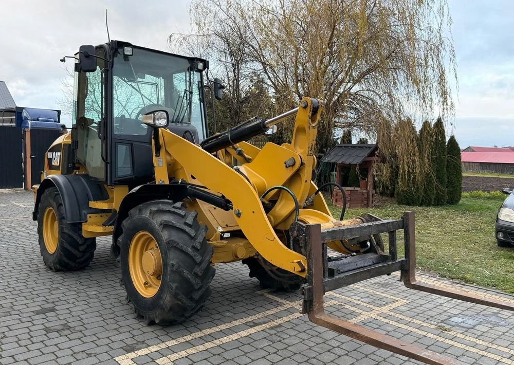 Caterpillar CAT 908M / SPROWADZONA / ŁYŻKA SZCZĘKA + WIDŁY / / 2017R / W ORGINALE / Z NIEMIEC / 1 WŁAŚCICIEL/ - Gummihjulslæsser: billede 3 Caterpillar CAT 908M / SPROWADZONA / ŁYŻKA SZCZĘKA + WIDŁY / / 2017R / W ORGINALE / Z NIEMIEC / 1 WŁAŚCICIEL/ - Gummihjulslæsser: billede 3