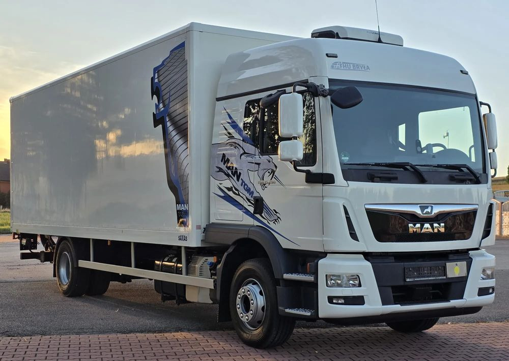 Lastbil varevogn MAN TGM 15.290 / TGL / KONTENER / IZOTERMA / WINDA / KLIMA POSTOJOWA / 2019R / EURO 6 / PEŁEN SERWIS /  8200KG ŁADOWNOŚĆ  / SPROWADZONY / ZADBANY / JAK NOWY /  KSIĄŻKA SERWISOWA / E6 / 18 PALET: billede 9