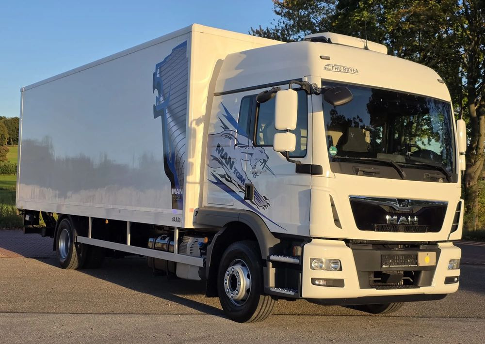 MAN TGM 15.290 / TGL / KONTENER / IZOTERMA / WINDA / KLIMA POSTOJOWA / 2019R / EURO 6 / PEŁEN SERWIS / 8200KG ŁADOWNOŚĆ / SPROWADZONY / ZADBANY / JAK NOWY / KSIĄŻKA SERWISOWA / E6 / 18 PALET - Lastbil varevogn: billede 2 MAN TGM 15.290 / TGL / KONTENER / IZOTERMA / WINDA / KLIMA POSTOJOWA / 2019R / EURO 6 / PEŁEN SERWIS / 8200KG ŁADOWNOŚĆ / SPROWADZONY / ZADBANY / JAK NOWY / KSIĄŻKA SERWISOWA / E6 / 18 PALET - Lastbil varevogn: billede 2