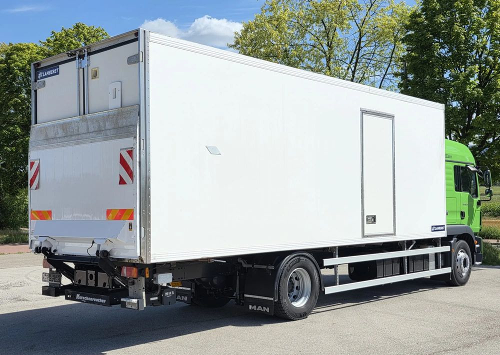 MAN TGM 18.340 / 18.290 / 15.290 / IZOTERMA / WINDA / 19PALET /E6 / SPROWADZONY / AUTOMAT / SYPIALKA / PIERWSZY WŁAŚCICIEL / BOCZNE DRZWI / STAN BARDZO DOBRY - Kølevogn lastbil: billede 4 MAN TGM 18.340 / 18.290 / 15.290 / IZOTERMA / WINDA / 19PALET /E6 / SPROWADZONY / AUTOMAT / SYPIALKA / PIERWSZY WŁAŚCICIEL / BOCZNE DRZWI / STAN BARDZO DOBRY - Kølevogn lastbil: billede 4