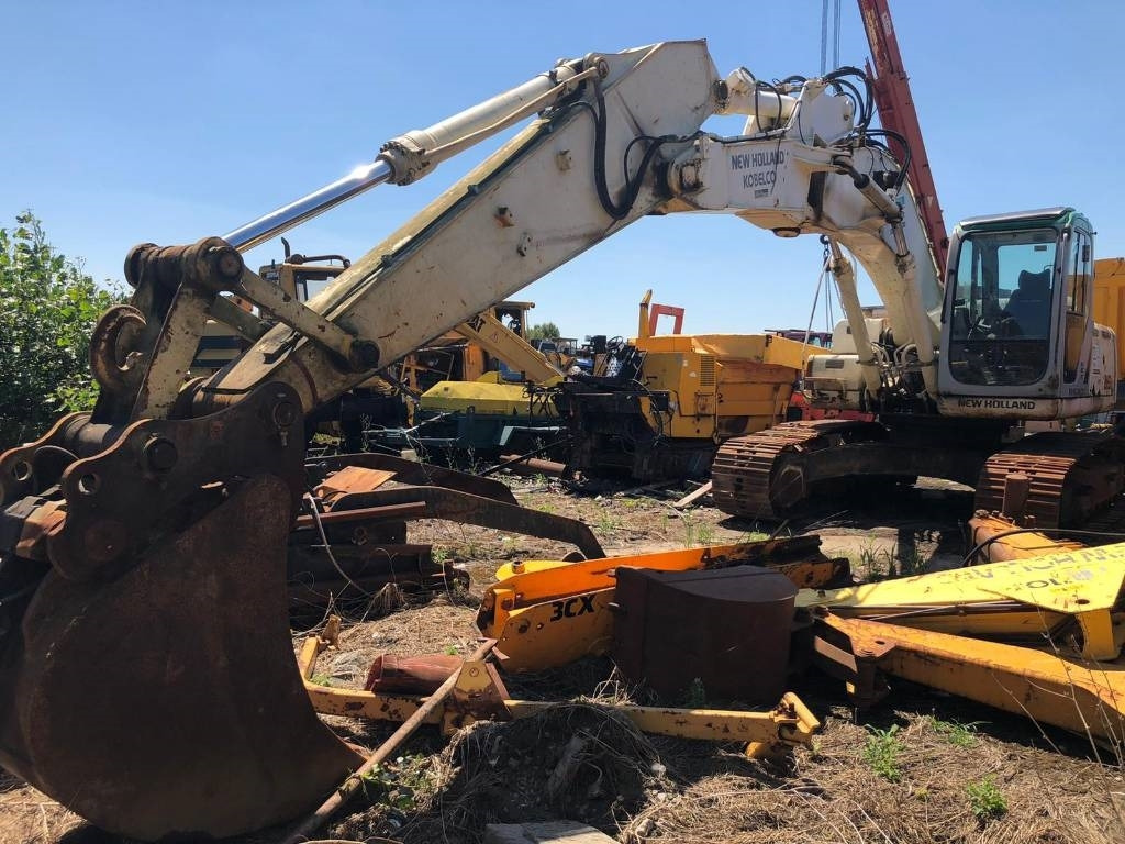New Holland E 215 B FOR PARTS - Bæltegravemaskine: billede 1 New Holland E 215 B FOR PARTS - Bæltegravemaskine: billede 1
