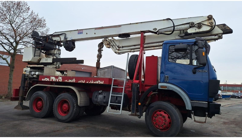 Mercedes-Benz 2629 AK Motorwagen mit Kran Dachdeckerkran6x6 - Lastbil med kran: billede 1 Mercedes-Benz 2629 AK Motorwagen mit Kran Dachdeckerkran6x6 - Lastbil med kran: billede 1