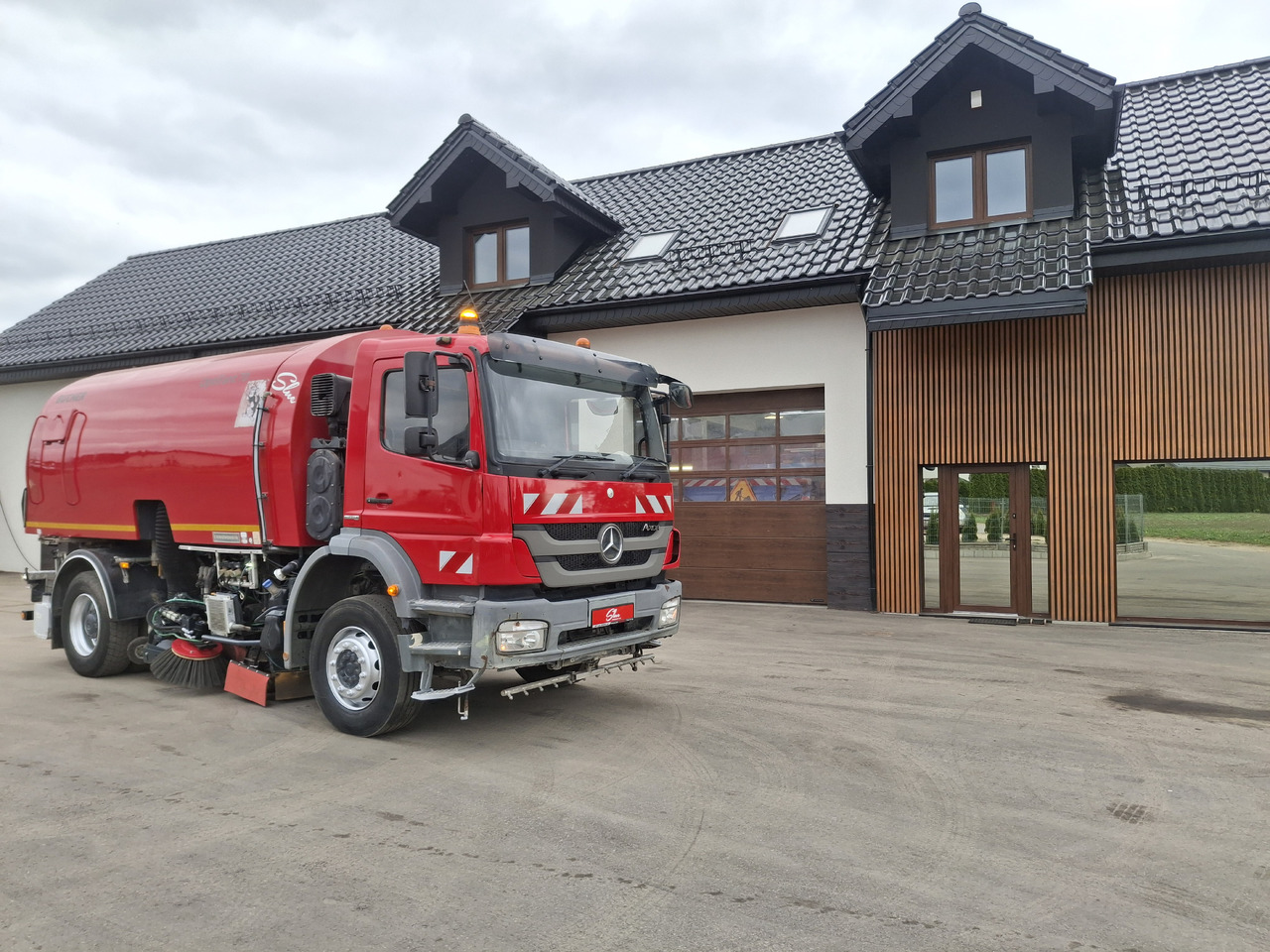 MERCEDES-BENZ Axor 1829 Zamiatarka Kehrmaschine BUCHER 2 Motoren Karcher PM10 Odchwaszczarka Sweeper - Fejebil: billede 1 MERCEDES-BENZ Axor 1829 Zamiatarka Kehrmaschine BUCHER 2 Motoren Karcher PM10 Odchwaszczarka Sweeper - Fejebil: billede 1