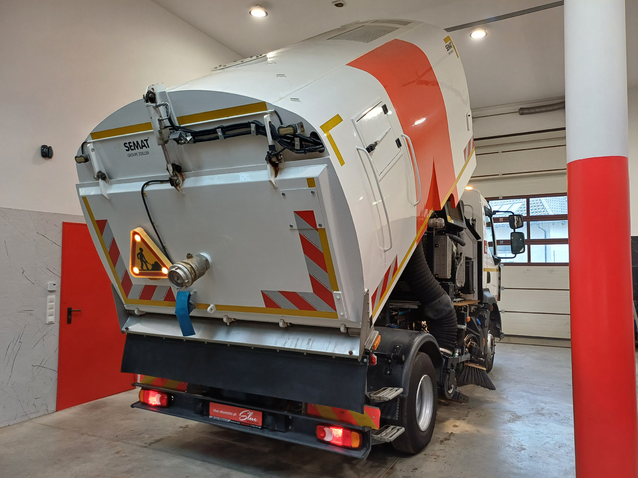 Leje en RENAULT D12 Zamiatarka Kehrmaschine 2 Motoren SEMAT Zoeller Szczotki L/R Euro 6 PM10 2017r RENAULT D12 Zamiatarka Kehrmaschine 2 Motoren SEMAT Zoeller Szczotki L/R Euro 6 PM10 2017r: billede 8