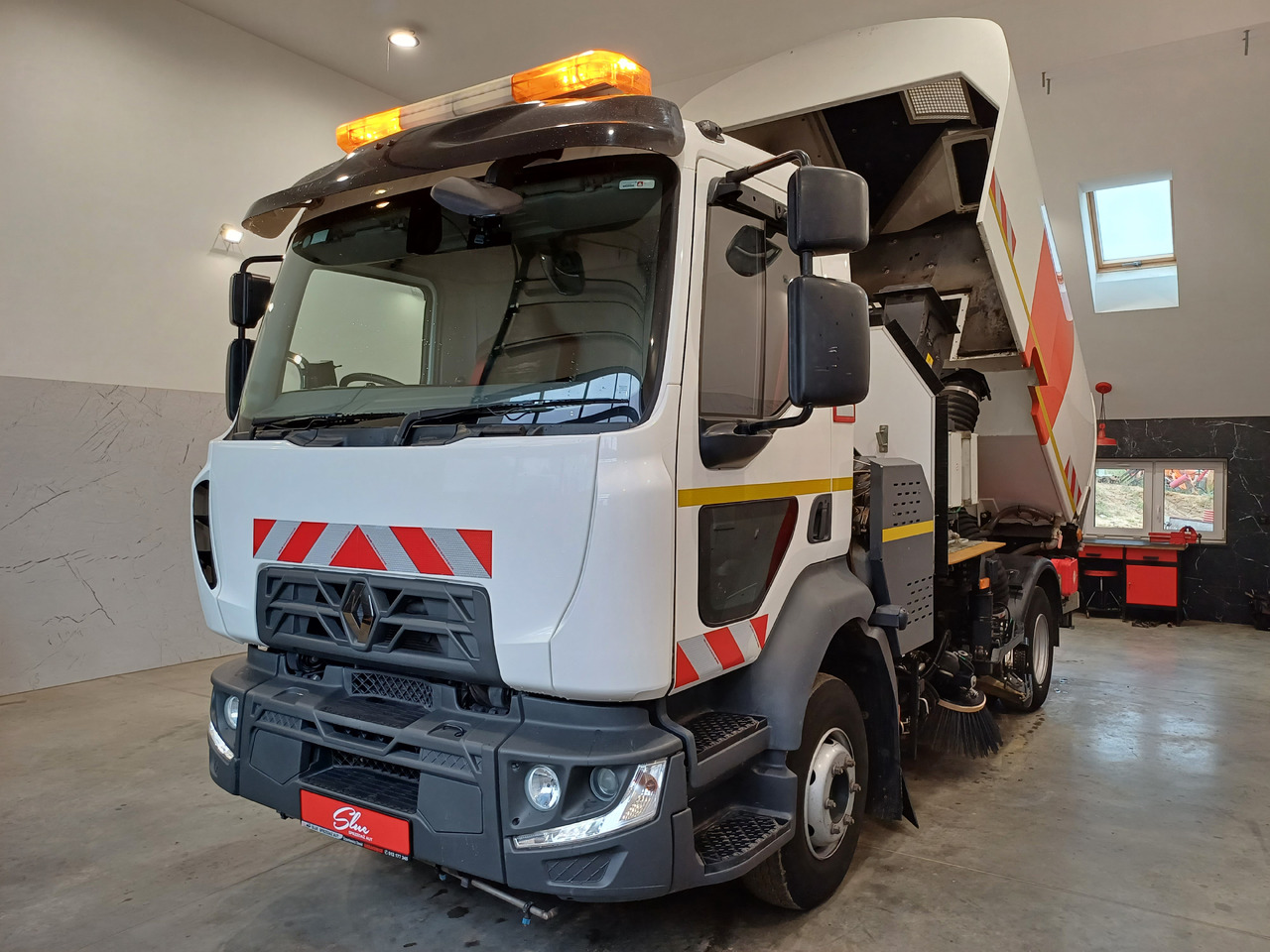 Leje en RENAULT D12 Zamiatarka Kehrmaschine 2 Motoren SEMAT Zoeller Szczotki L/R Euro 6 PM10 2017r RENAULT D12 Zamiatarka Kehrmaschine 2 Motoren SEMAT Zoeller Szczotki L/R Euro 6 PM10 2017r: billede 6