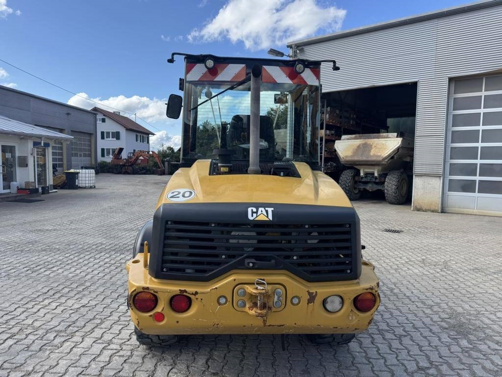 CAT 908M mit Klappschaufe und Palletengabeln - Gummihjulslæsser: billede 5 CAT 908M mit Klappschaufe und Palletengabeln - Gummihjulslæsser: billede 5