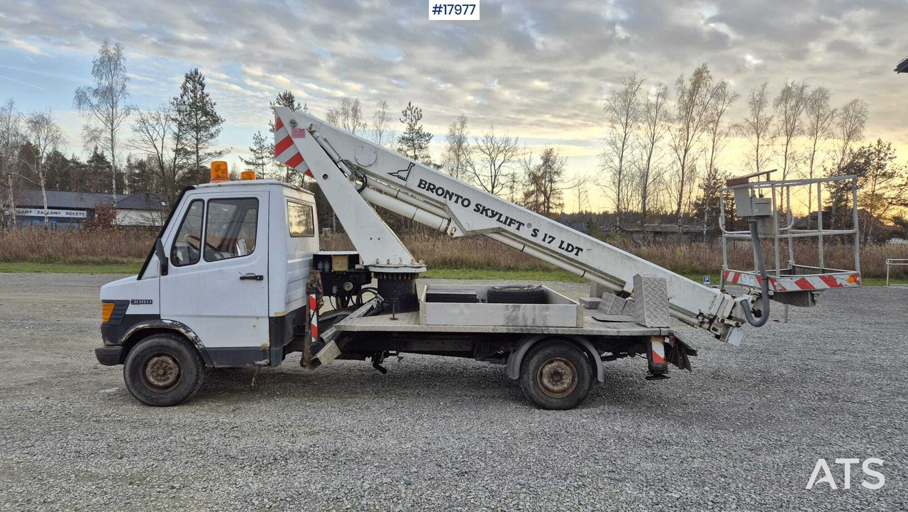 BRONTO SKYLIFT basket lift on Mercedes-Benz 308D chassis (1992) - Lastbil med mandskabslift: billede 4 BRONTO SKYLIFT basket lift on Mercedes-Benz 308D chassis (1992) - Lastbil med mandskabslift: billede 4