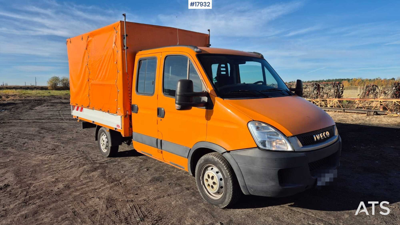 IVECO 35S14D double cab with box body (2011) - Varebil med presenning, Mandskabsbil: billede 2 IVECO 35S14D double cab with box body (2011) - Varebil med presenning, Mandskabsbil: billede 2