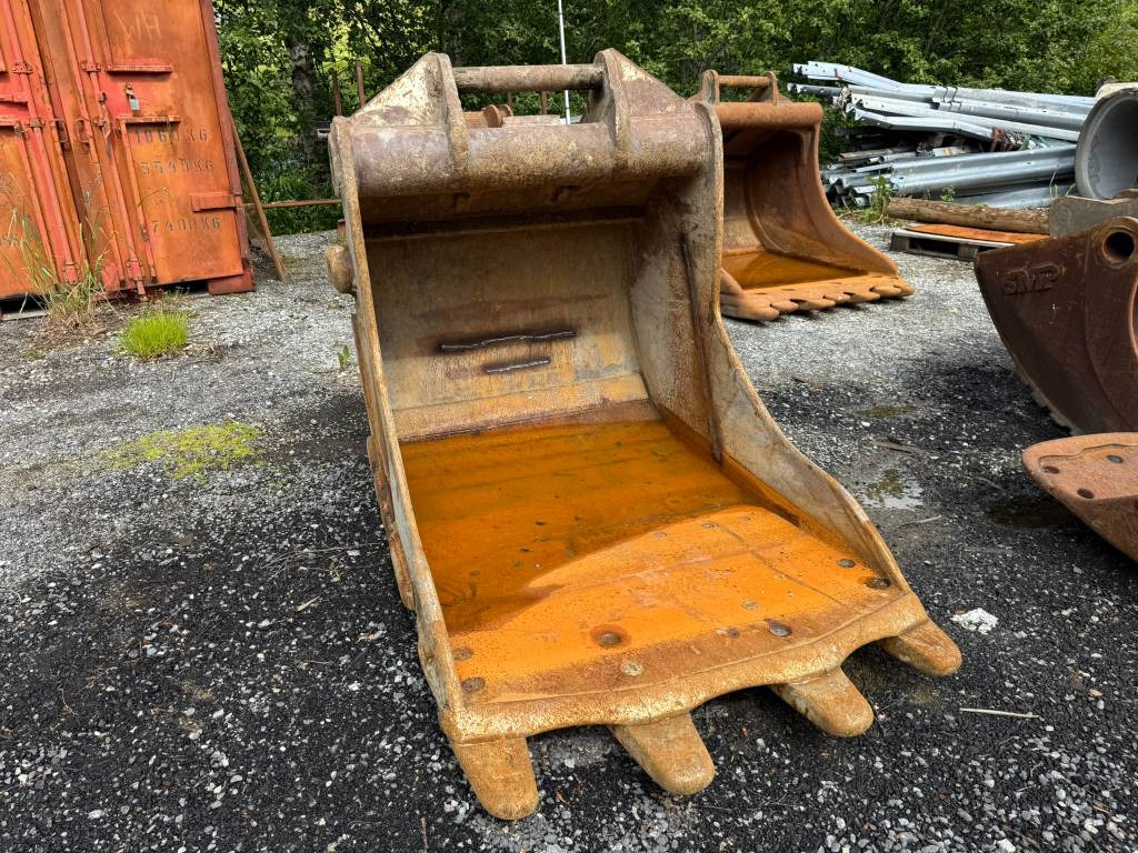 Gjerstad Grave og pusseskuffe S70 - Skovl til gravemaskine: billede 1 Gjerstad Grave og pusseskuffe S70 - Skovl til gravemaskine: billede 1