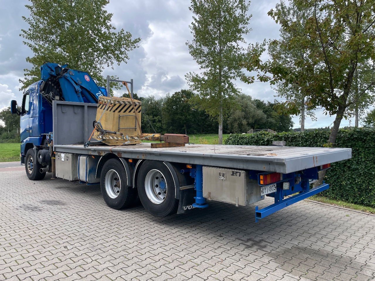 Volvo FH 16 FH16 420 with HMF 2820 crane with jib and front stamps Very Good Condition - Lastbil med kran: billede 3 Volvo FH 16 FH16 420 with HMF 2820 crane with jib and front stamps Very Good Condition - Lastbil med kran: billede 3