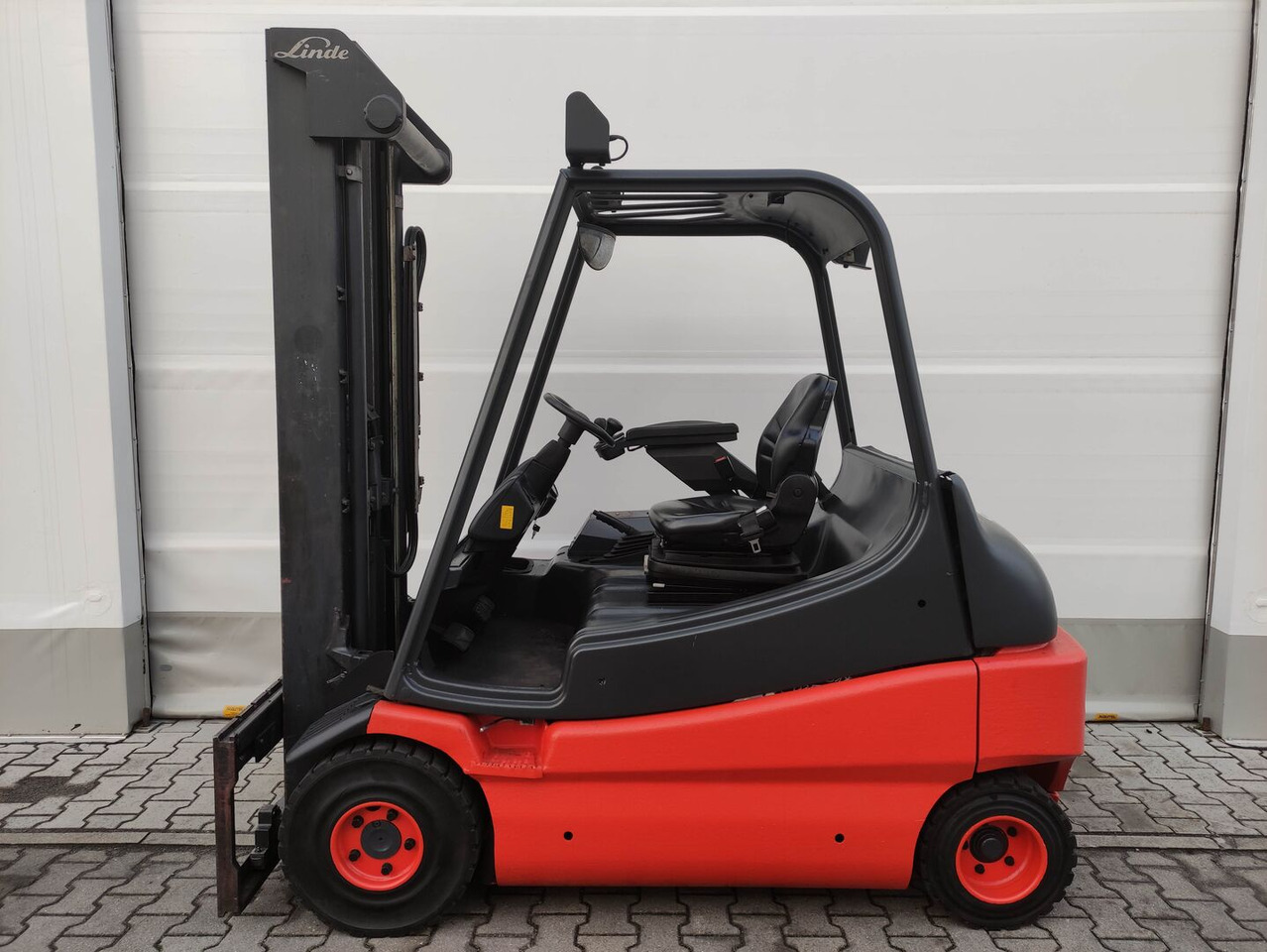 Linde E30-336-03 (LACK NEU) - El gaffeltruck: billede 1 Linde E30-336-03 (LACK NEU) - El gaffeltruck: billede 1
