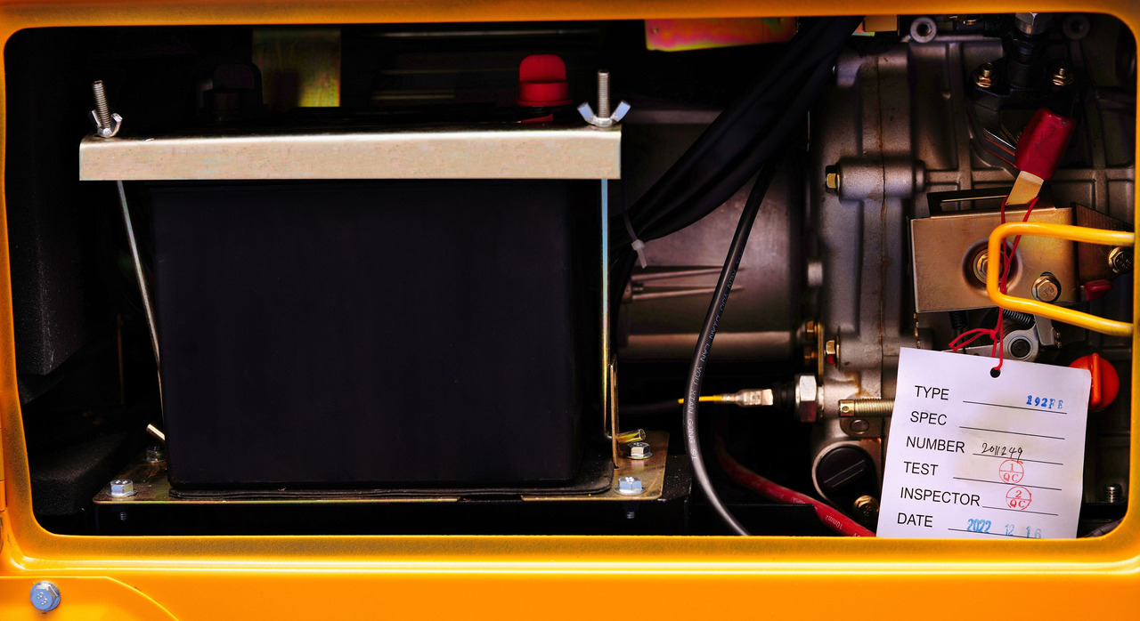 HELVETICA POWER 9KVA Dieselgenerator mit E-Start - Strømgenerator: billede 5 HELVETICA POWER 9KVA Dieselgenerator mit E-Start - Strømgenerator: billede 5