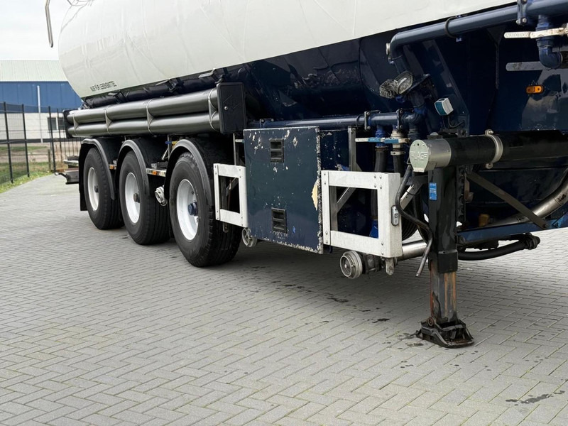 Feldbinder EUT 59.3 59.3 KUUB, 4 VAKKEN, DRIE KEER TIEN TONS ASSEN, STUURAS. - Tanksættevogn: billede 2 Feldbinder EUT 59.3 59.3 KUUB, 4 VAKKEN, DRIE KEER TIEN TONS ASSEN, STUURAS. - Tanksættevogn: billede 2