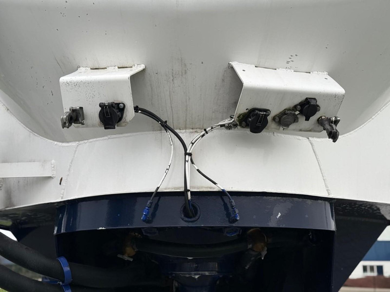 Feldbinder EUT 59.3 59.3 KUUB, 4 VAKKEN, DRIE KEER TIEN TONS ASSEN, STUURAS. - Tanksættevogn: billede 5 Feldbinder EUT 59.3 59.3 KUUB, 4 VAKKEN, DRIE KEER TIEN TONS ASSEN, STUURAS. - Tanksættevogn: billede 5