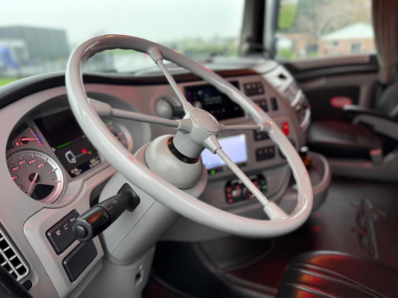 Trækker DAF XF 530 FTS RETARDER, SPECIAL INTERIOR, TOP CONDITION, DUTCH TRUCK, 530.: billede 18 Trækker DAF XF 530 FTS RETARDER, SPECIAL INTERIOR, TOP CONDITION, DUTCH TRUCK, 530.: billede 18