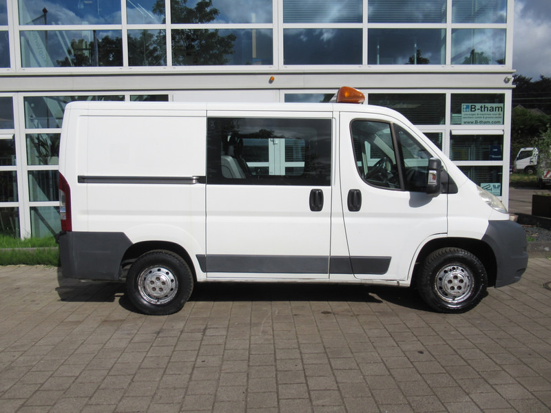Peugeot Boxer 330 2.2 HDI L1H1 P+ Dubbelcabine DOKA airco - Små varebil, Mandskabsbil: billede 2 Peugeot Boxer 330 2.2 HDI L1H1 P+ Dubbelcabine DOKA airco - Små varebil, Mandskabsbil: billede 2