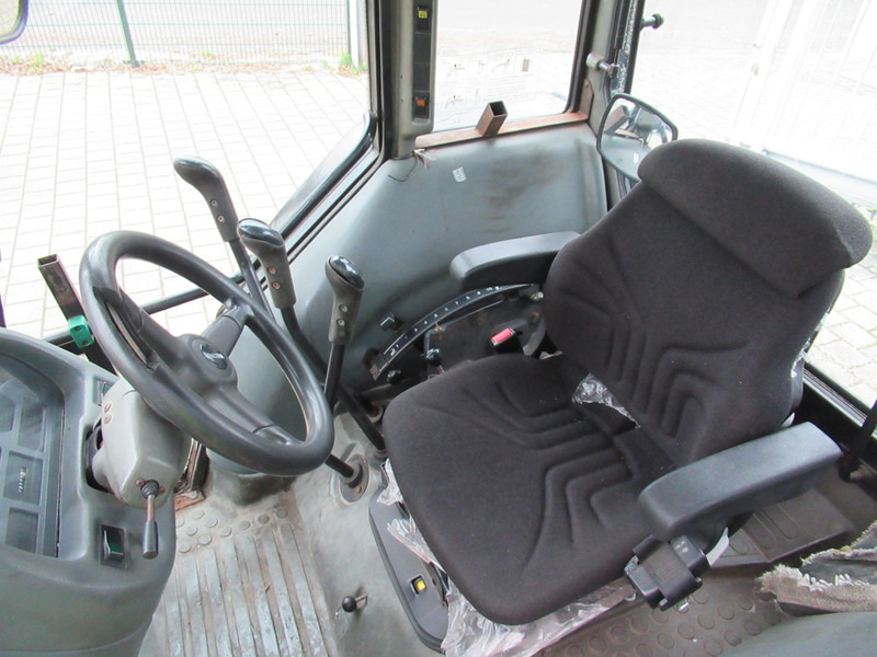 Traktor Valtra A75 4x2 + Fronthef VALMET: billede 8