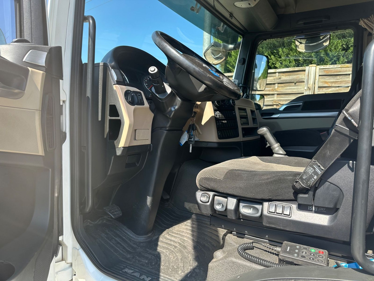 MAN 8.250 TGL*VDI2700*TOP*4-er Zug BFT Anhänger MAN 8.250 TGL*4x L1H1*XLX Kabine*VDI2700*TOP* - Biltransportør lastbil: billede 4 MAN 8.250 TGL*VDI2700*TOP*4-er Zug BFT Anhänger MAN 8.250 TGL*4x L1H1*XLX Kabine*VDI2700*TOP* - Biltransportør lastbil: billede 4