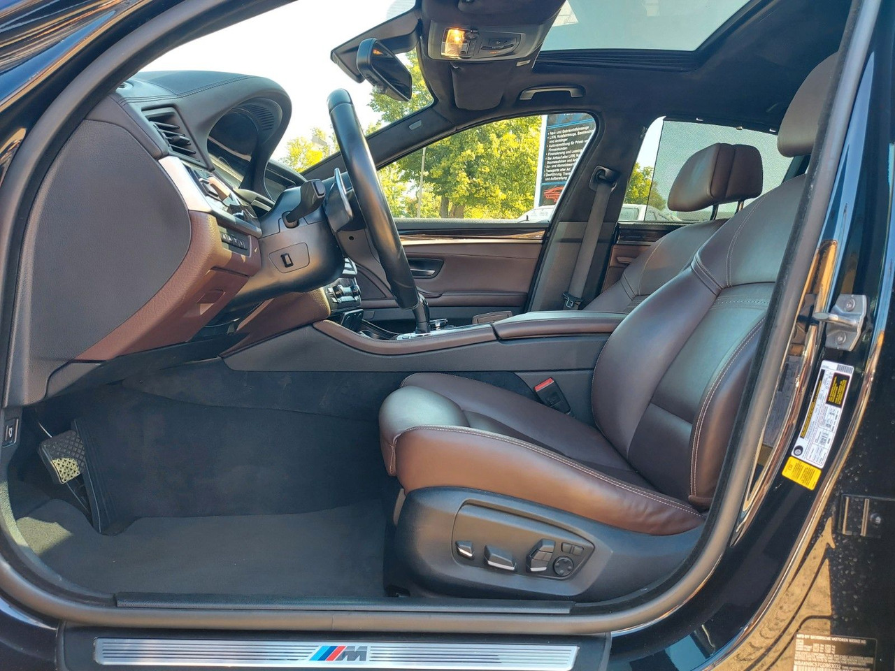 Sedan BMW 550i Limousine Autom. M-Sport HUD Glasdach H&K: billede 10