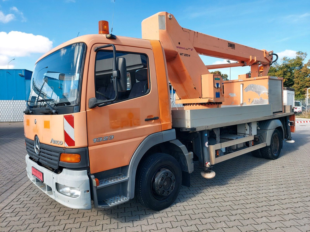 Mercedes-Benz ATEGO 1323 HUBSTEIGER WUMAG WT220H - Lastbil med mandskabslift: billede 1 Mercedes-Benz ATEGO 1323 HUBSTEIGER WUMAG WT220H - Lastbil med mandskabslift: billede 1